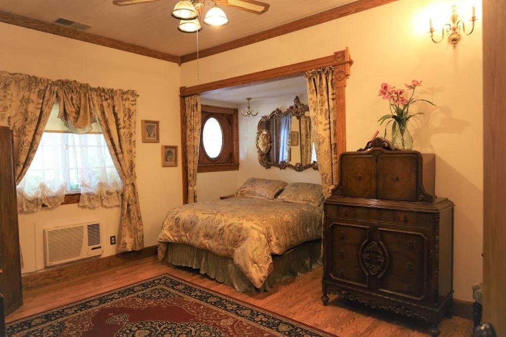 Mariposa Hotel Inn